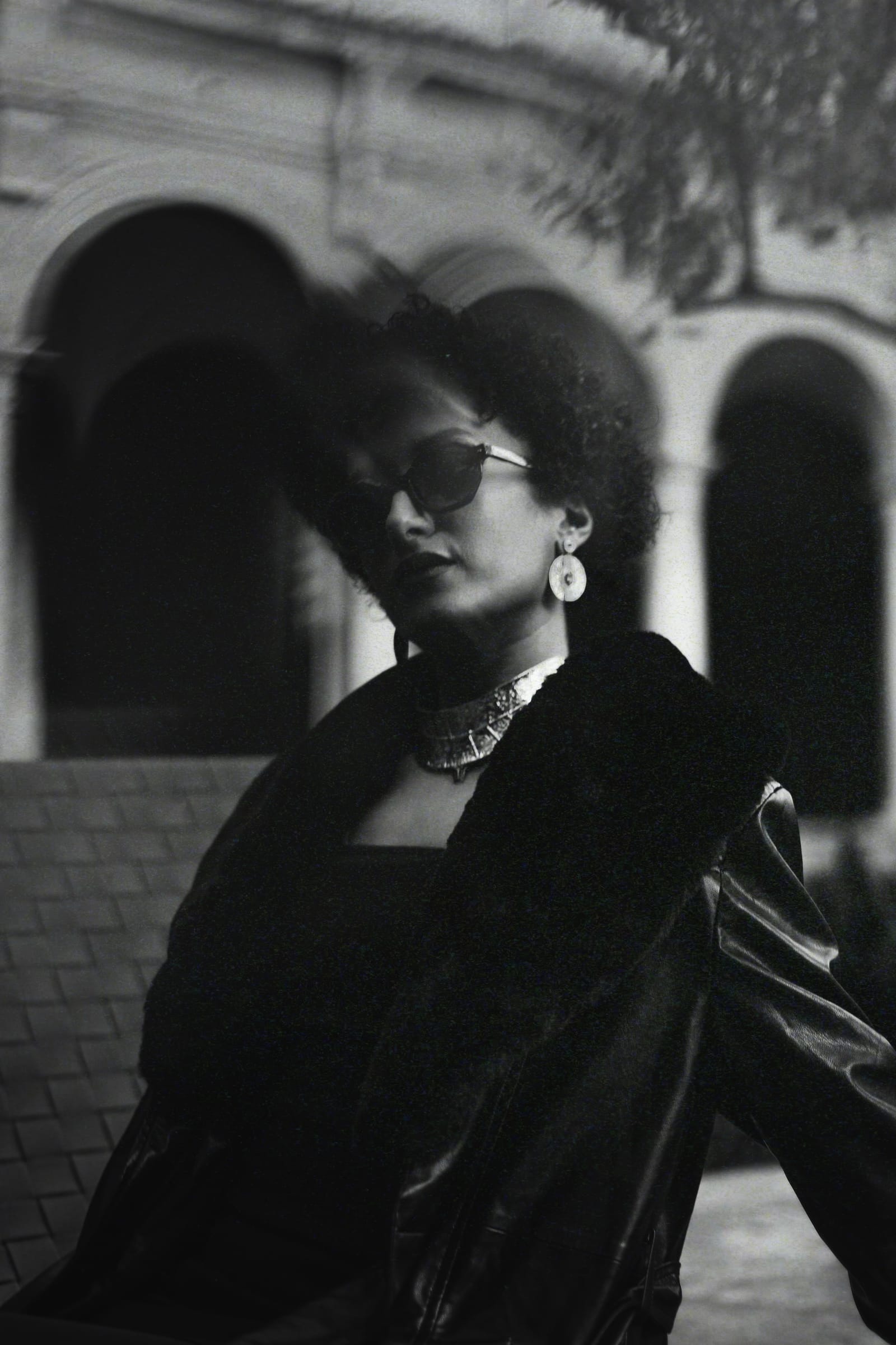 B&W editorial, motion blur