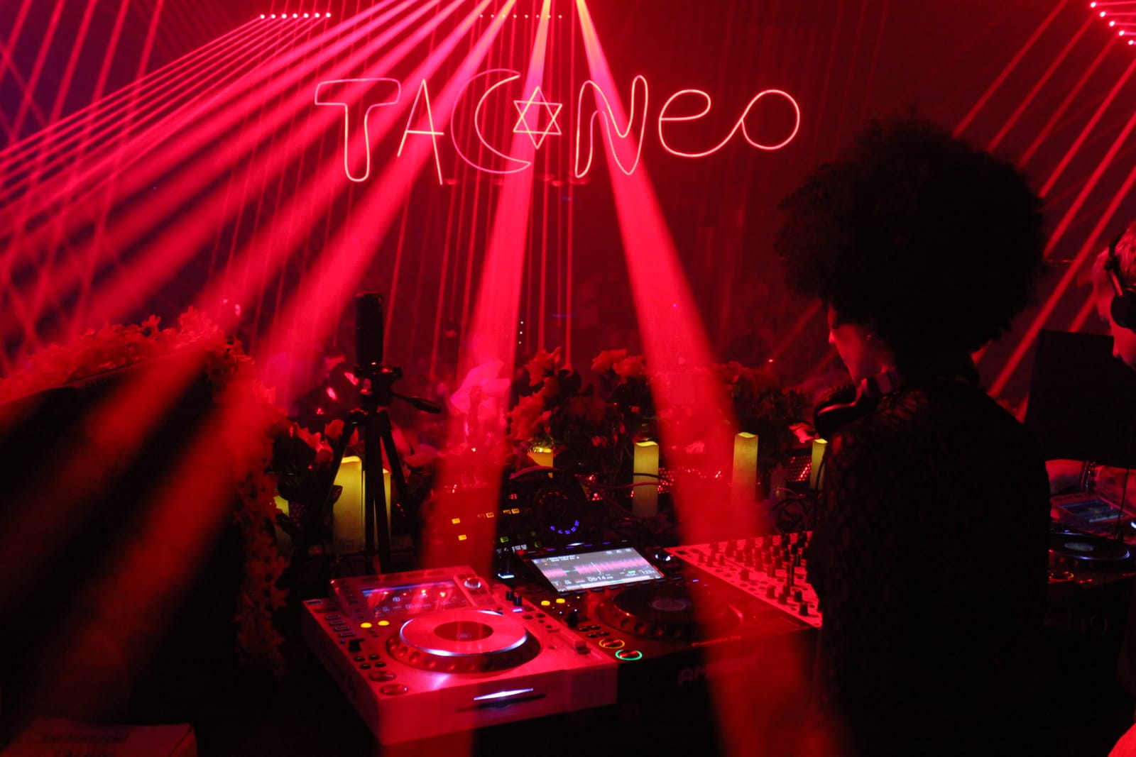 SUNDRUH at Taconeo / The Room Club with red lasers
